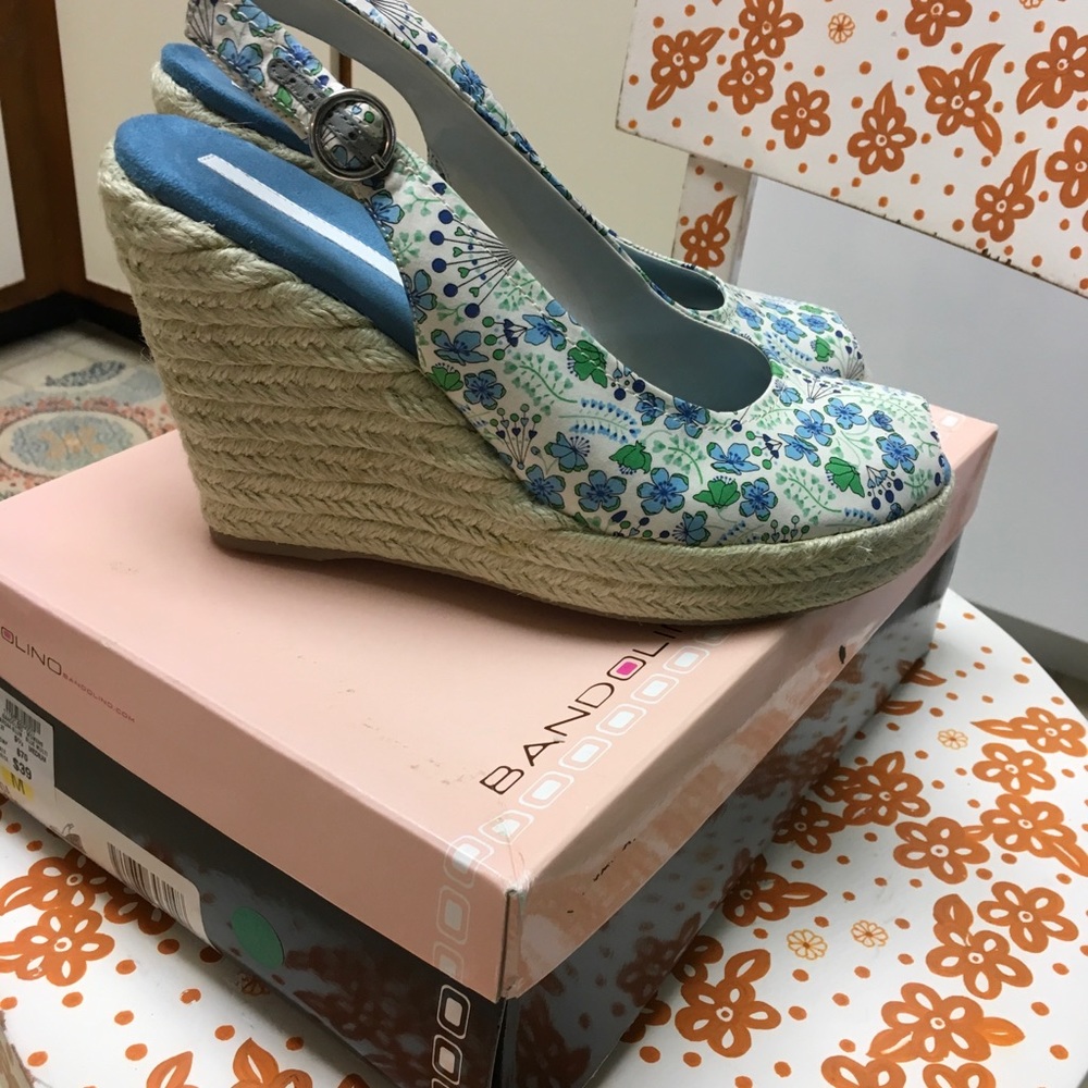 Bandolino Wedge Sandal - Picture 3 of 8